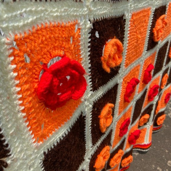 Vintage 70's Crochet Granny Square Afghan Raised 3D flower design Large Size - Picture 5 of 11